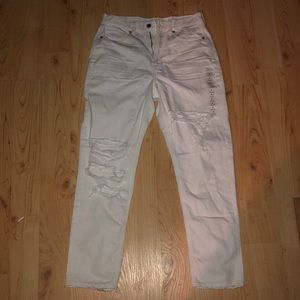 American Eagle White Mom Jeans